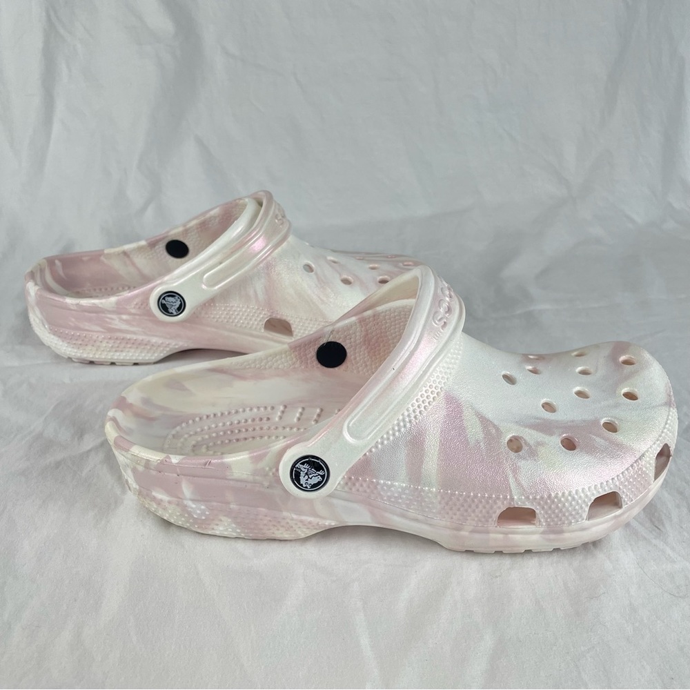 Crocs Classic Iridescent Pink and White Marble clogs size 9